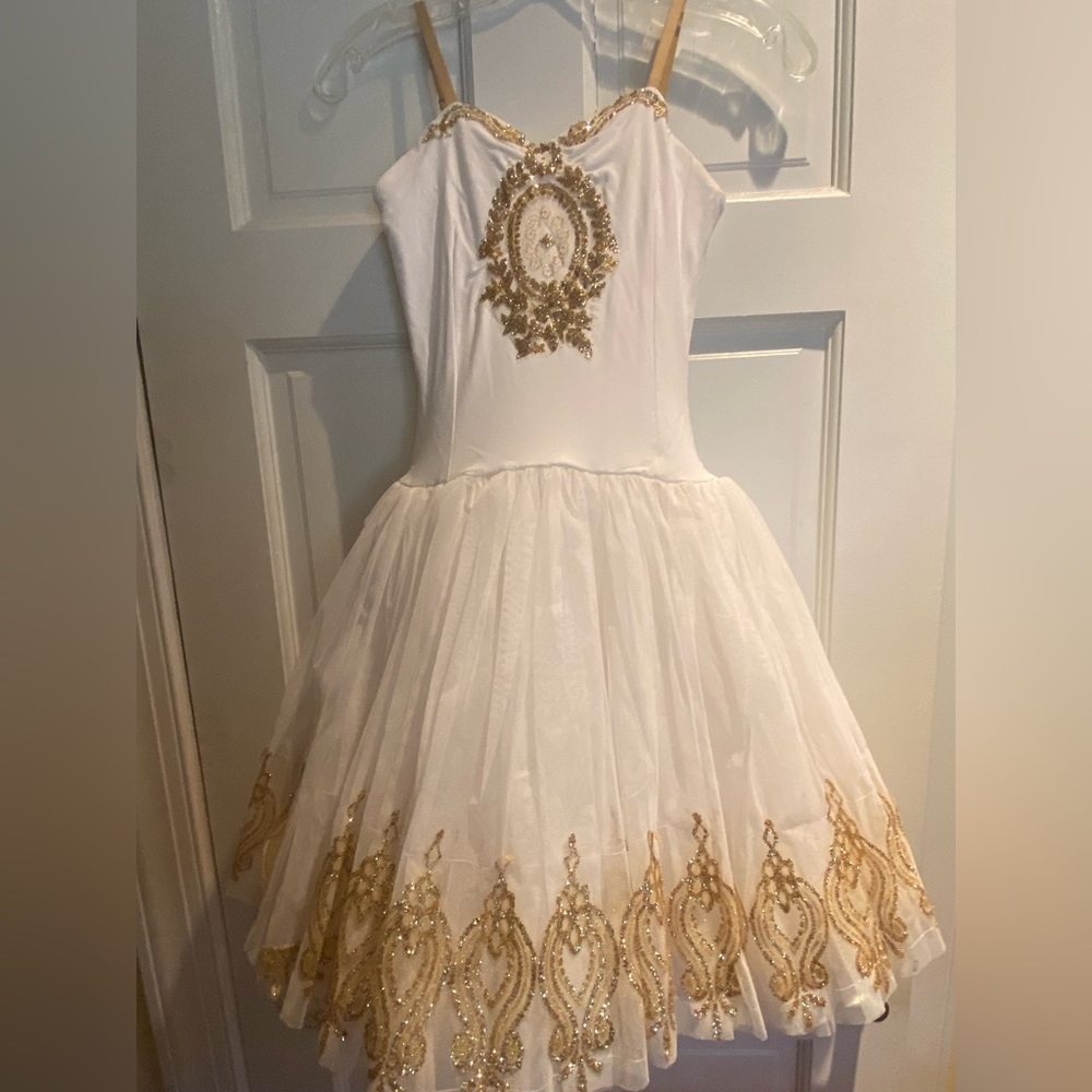 White ballet dress with golden details on the skirt